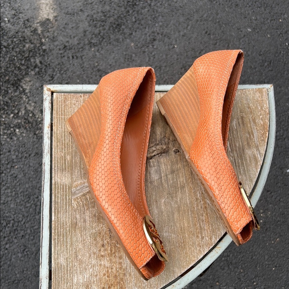 Women's Peep Toe Wedge Shoes in Tan - Picture 3 of 6